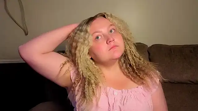 Snapshot of PhatAssBlond chatting on July 2026 09:39:01 PM PhatAssBlond online show from July 2026 09:39:01 PM