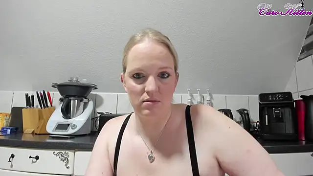 caro kitten online show from December 2024 10:56:02 AM