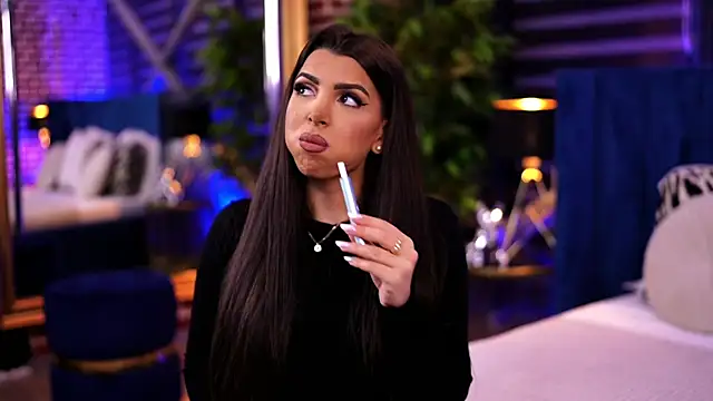 Snapshot of NicoleCellini chatting on January 2025 06:35:02 PM NicoleCellini online show from January 2025 06:35:02 PM