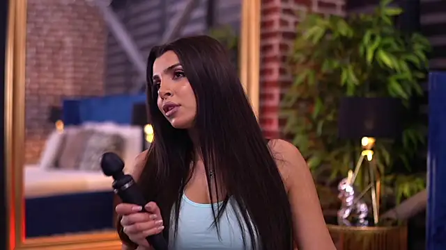 Snapshot of NicoleCellini chatting on October 2025 06:21:01 PM NicoleCellini online show from October 2025 06:21:01 PM