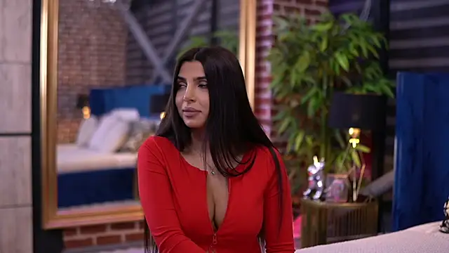 Snapshot of NicoleCellini chatting on November 2025 06:57:02 PM NicoleCellini online show from November 2025 06:57:02 PM