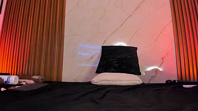 Snapshot of Emiilycollins chatting on December 2024 03:25:01 AM Emiilycollins online show from December 2024 03:25:01 AM