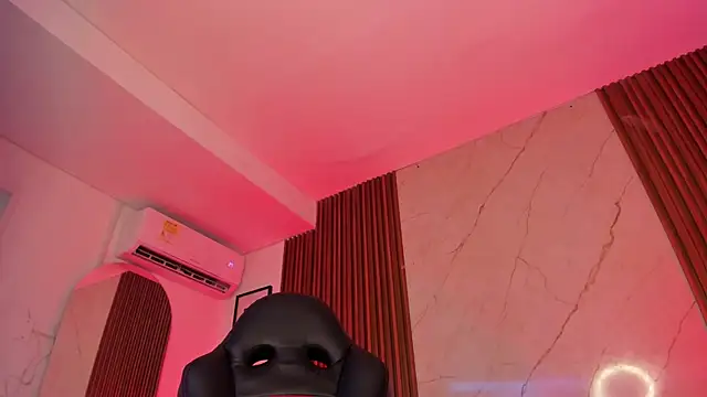 Snapshot of Emiilycollins chatting on December 2024 09:04:02 PM Emiilycollins online show from December 2024 09:04:02 PM