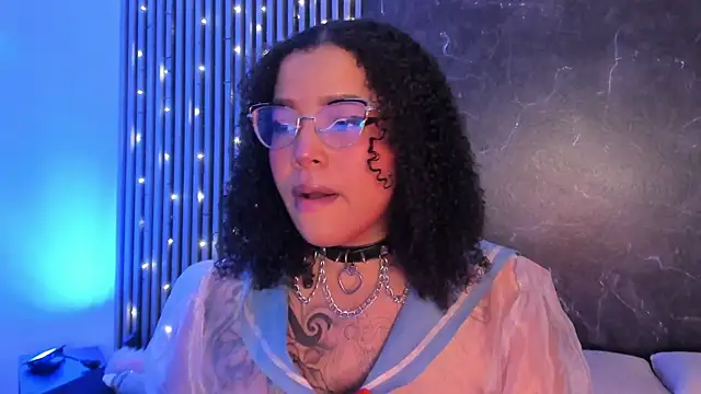 Snapshot of Emiilycollins chatting on December 2024 07:43:01 PM Emiilycollins online show from December 2024 07:43:01 PM