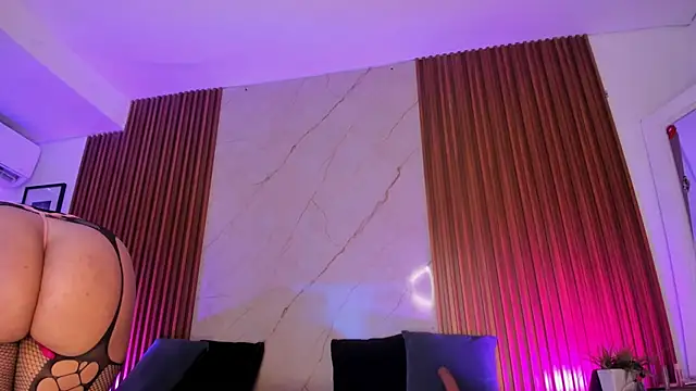 Snapshot of Emiilycollins chatting on February 2025 09:52:02 PM Emiilycollins online show from February 2025 09:52:02 PM