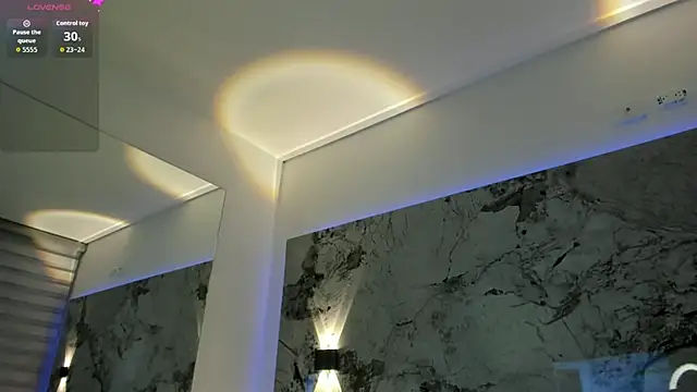 LIZ HOLMES online show from October 2025 10:36:01 AM