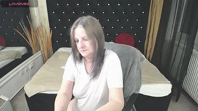 Lilly hott online show from March 2025 06:56:01 PM