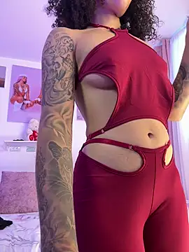 pretty pettite online show from April 2026 10:21:02 PM