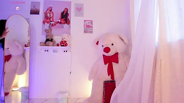 pretty pettite online show from June 2026 10:41:02 PM