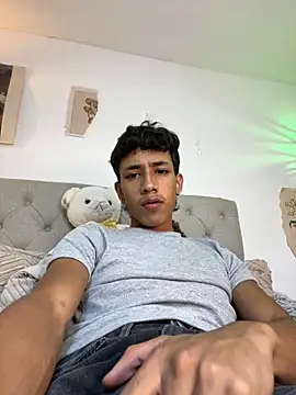 Ostin18hot online show from December 2025 05:15:02 AM