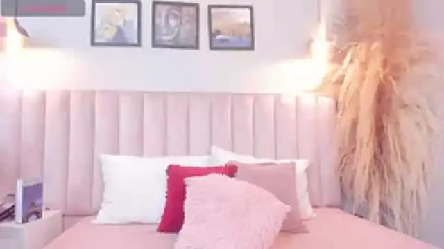 Alisson  Thompson online show from November 2025 07:43:01 PM