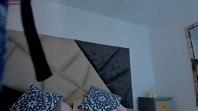 FaloonRoussel online show from October 2025 06:14:02 PM