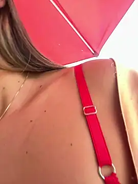 Snapshot of Rose-euphoria chatting on February 2025 05:03:02 PM Rose-euphoria online show from February 2025 05:03:02 PM