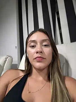 Snapshot of Rose-euphoria chatting on February 2025 12:43:01 AM Rose-euphoria online show from February 2025 12:43:01 AM