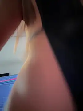 Snapshot of Rose-euphoria chatting on October 2025 01:20:01 PM Rose-euphoria online show from October 2025 01:20:01 PM