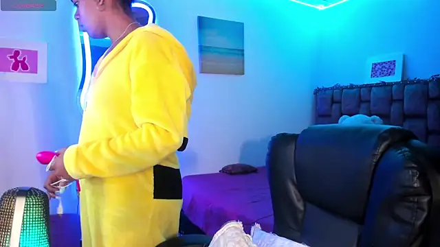 ladyrd1 online show from December 2024 05:11:02 AM