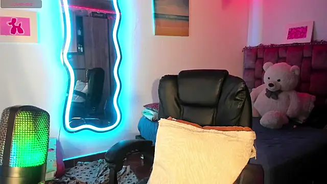 ladyrd1 online show from January 2025 09:08:01 AM