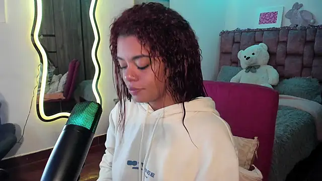 ladyrd1 online show from February 2025 06:04:01 AM