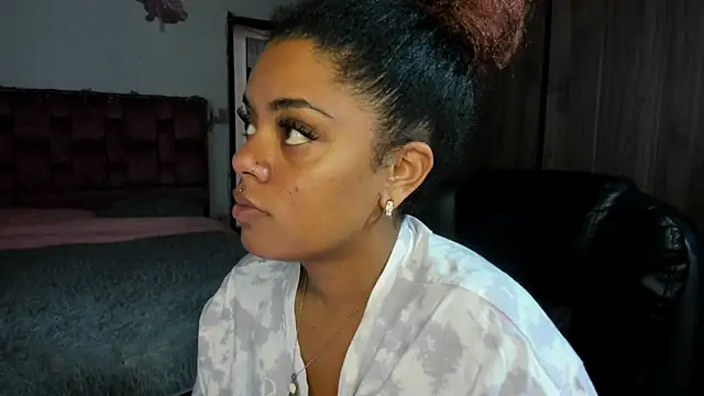 ladyrd1 online show from April 2026 05:32:02 PM