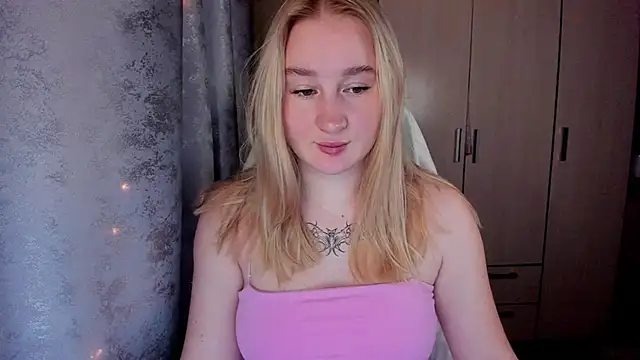 Snapshot of KeiraNight chatting on December 2025 02:07:02 AM KeiraNight online show from December 2025 02:07:02 AM