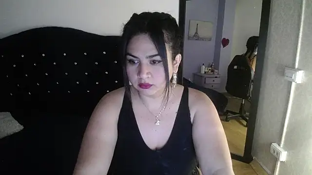 lucianaa 25 online show from December 2024 01:43:02 PM