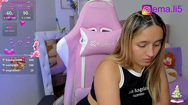 Snapshot of ema_tayy chatting on December 2024 10:24:01 AM ema tayy online show from December 2024 10:24:01 AM