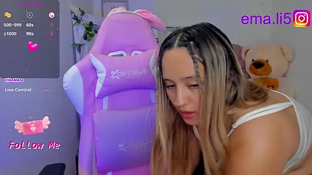 Snapshot of ema_tayy chatting on March 2025 04:47:01 AM ema tayy online show from March 2025 04:47:01 AM