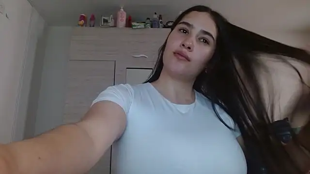 Snapshot of Naomi_D chatting on April 2026 09:46:01 PM Naomi D online show from April 2026 09:46:01 PM