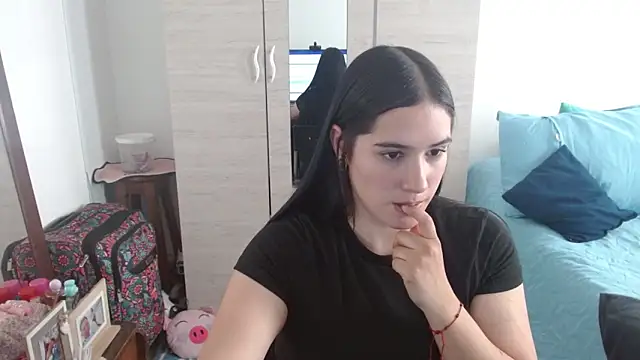 Snapshot of Naomi_D chatting on May 2026 05:51:01 PM Naomi D online show from May 2026 05:51:01 PM