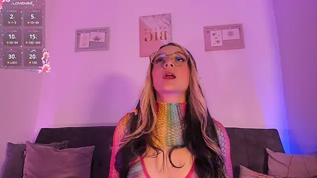 Snapshot of penny_sweett_ chatting on July 2026 11:19:01 PM penny sweett online show from July 2026 11:19:01 PM