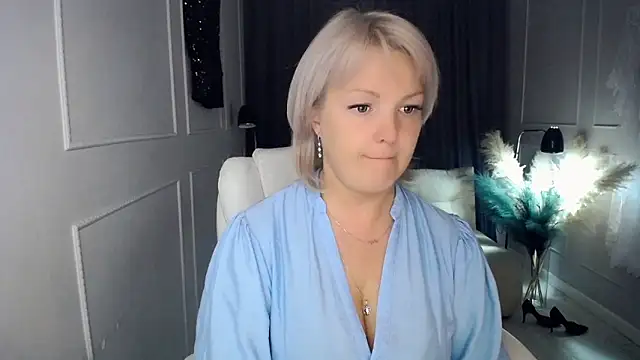 Juarnea online show from September 2025 01:36:01 PM