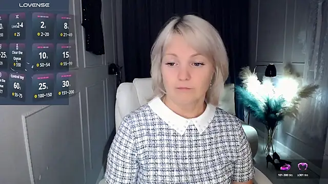 Juarnea online show from November 2025 10:00:02 PM