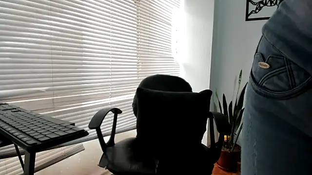 merlinaadams  online show from May 2026 01:51:02 PM