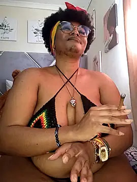 Snapshot of CocoBootyyy chatting on September 2025 08:27:01 AM CocoBootyyy online show from September 2025 08:27:01 AM