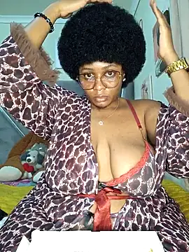 Snapshot of CocoBootyyy chatting on September 2025 02:13:02 AM CocoBootyyy online show from September 2025 02:13:02 AM