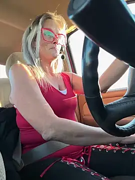 vixendoll87 online show from October 2025 09:58:02 PM