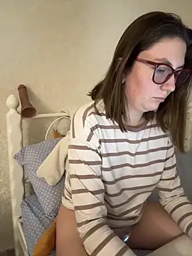 BeatriceTender online show from December 2025 07:10:02 PM