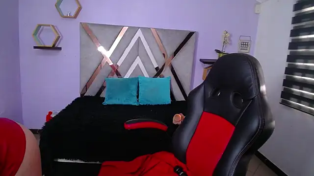 Anabella Thompson online show from October 2025 11:44:01 AM