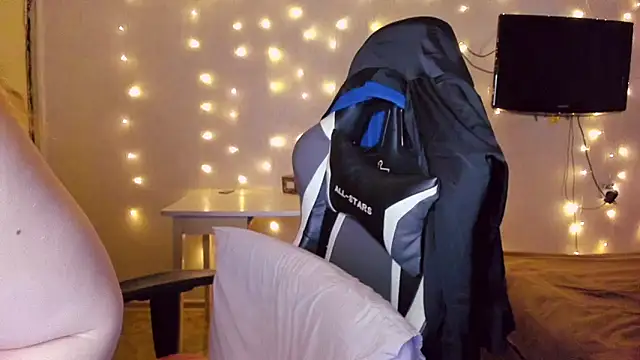 Milafoxxxy online show from February 2025 01:29:01 PM