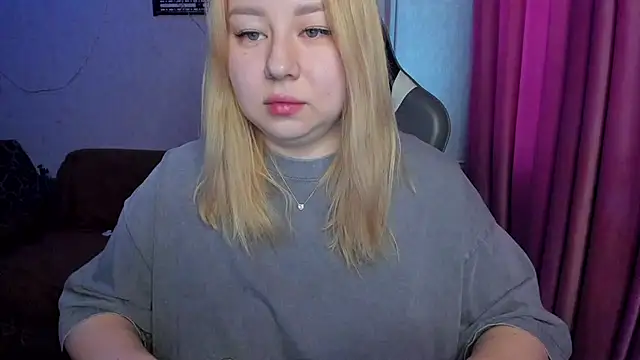 Milafoxxxy online show from November 2025 10:15:01 AM