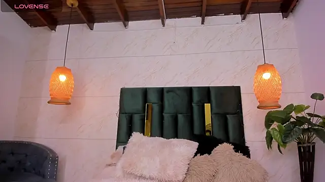 Taiissa  online show from January 2025 08:43:02 PM