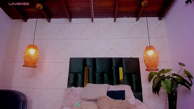 Taiissa  online show from March 2025 07:38:02 PM