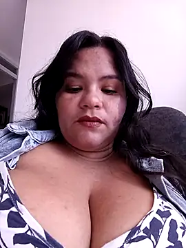 Julieta-tits online show from February 2026 03:43:02 PM