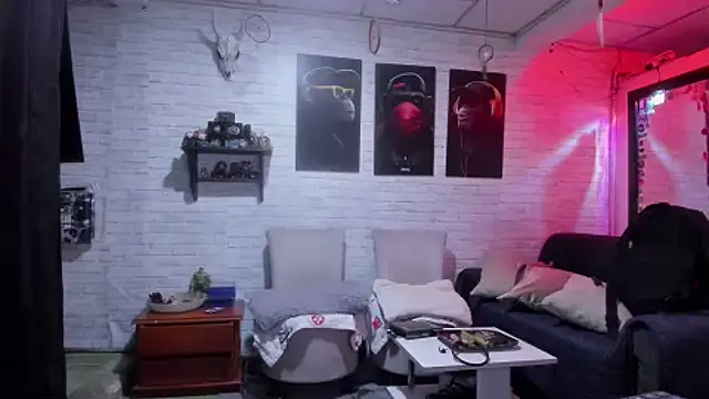 Snapshot of Kimmymadison- chatting on February 2025 09:14:01 PM Kimmymadison- online show from February 2025 09:14:01 PM