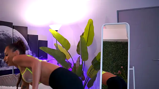 RaquelleVon online show from November 2025 04:57:01 AM