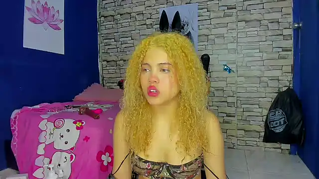 sofiacastillo01 online show from February 2025 12:43:02 PM