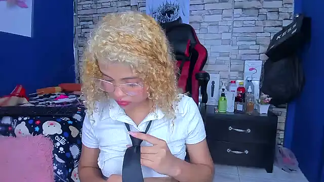 sofiacastillo01 online show from March 2025 10:22:02 PM