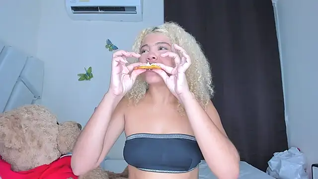 Snapshot of sofiacastillo01 chatting on January 2026 02:32:02 PM sofiacastillo01 online show from January 2026 02:32:02 PM