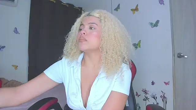 Snapshot of sofiacastillo01 chatting on January 2026 01:27:02 PM sofiacastillo01 online show from January 2026 01:27:02 PM