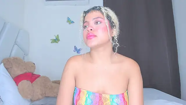 Snapshot of sofiacastillo01 chatting on April 2026 06:14:01 AM sofiacastillo01 online show from April 2026 06:14:01 AM